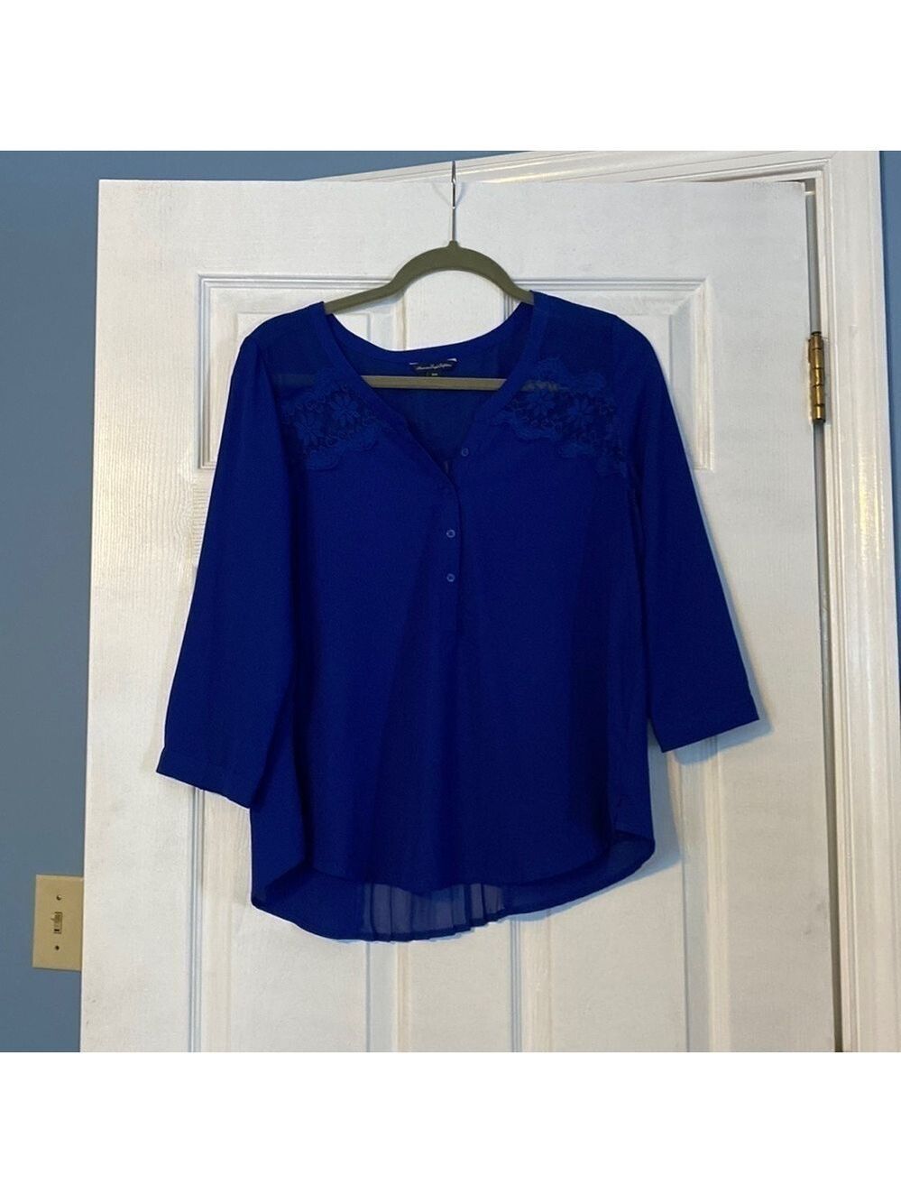 American Eagle womens top; size medium